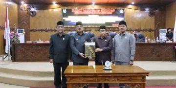 Bupati Tanjab Barat Hadiri Rapat Paripurna Penyampaian Nota Pengantar Raperda APBD Tahun 2023
