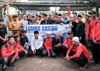 Bupati UAS Buka Turnamen Gasing di Desa Mekar Alam
