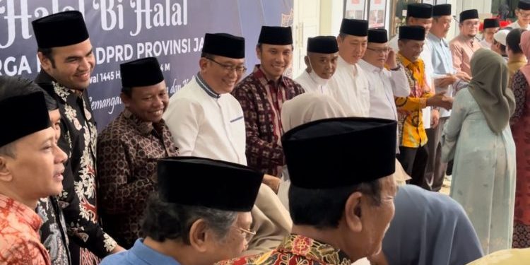 Pimpinan dan Anggota DPRD Provinsi Jambi Gelar Halal Bihalal Bersama Sekretariat Dewan