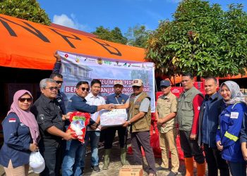 SKK Migas – KKKS Salurkan Bantuan Bencana Banjir – Longsor di Sumatera Barat