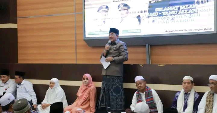 Bupati UAS Lepas 398 Jamaah Haji, Titip Doa untuk Kemajuan Kabupaten