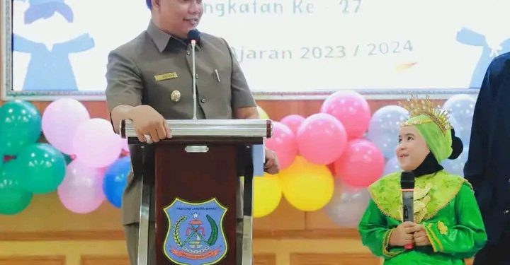 Wabup Tanjab Barat Ajak Siswa untuk Berbuat Baik, Rajin Belajar serta Hormati Guru