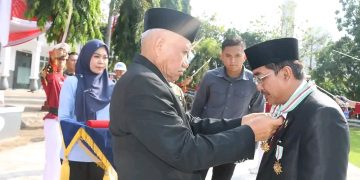 Membangun Aparatur Berintegritas, Bupati Tanjab Barat Raih Bintang Astha Brata