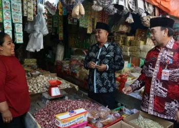 Pastikan Stabilitas Harga Bahan Pokok Jelang Idul Adha, Bupati UAS Tinjau Pasar Tangga Raja