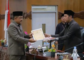 Bupati UAS sampaikan Nota Pengantar 3 ( Tiga ) Raperda Pemerintah Kabupaten Tanjab Barat