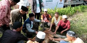 Bupati UAS Berikan Bantuan Hewan Kurban dan Dana untuk Masjid Nurul Huda Parit Ponco