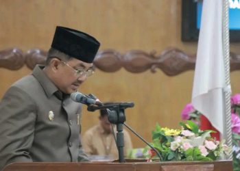 Bupati Tanjab Barat Sampaikan Tanggapan atas Tiga Rancangan Perda di Rapat Paripurna