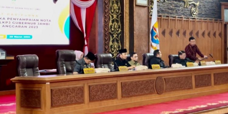 DPRD Gelar Paripurna Penyampaian LKPj Gubernur Jambi