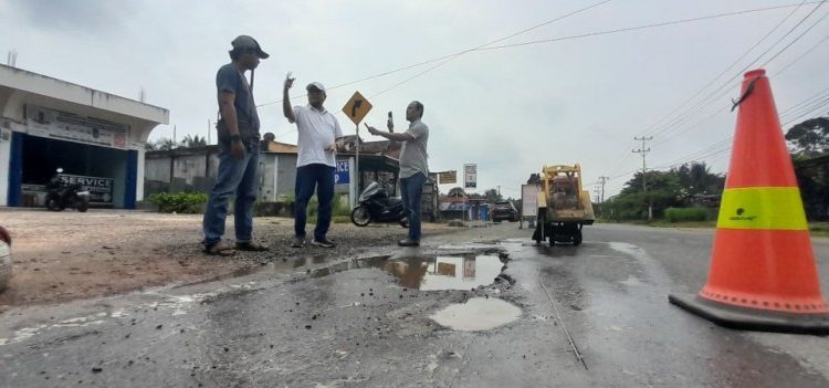 Waka Komisi III DPRD Provinsi Jambi Minta BPJN IV Perbaiki jalan lintas Pijoan yang berlubang