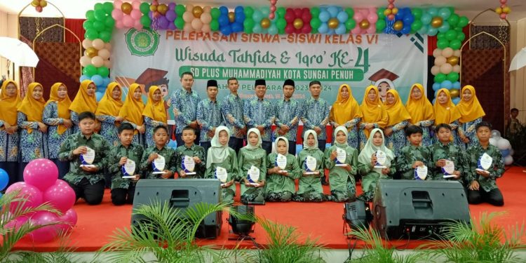 SD Plus Muhammadiyah Sungai Penuh Gelar Pelepasan Siswa dan Wisuda Tahfiz Iqro’ ke-4