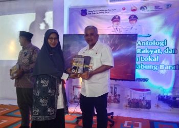 Kadis Perpustakaan dan Kearsipan Tanjab Barat Apresiasi SKK Migas – PetroChina dalam Upaya Peningkatan Literasi di Masyarakat