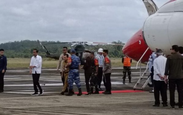Presiden Jokowi Tiba di Jambi, Disambut Gubernur Al Haris