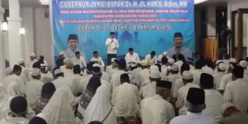 Al Haris Bersama Pj Bupati Bachril Bakri Lepas Ratusan JCH Sarolangun