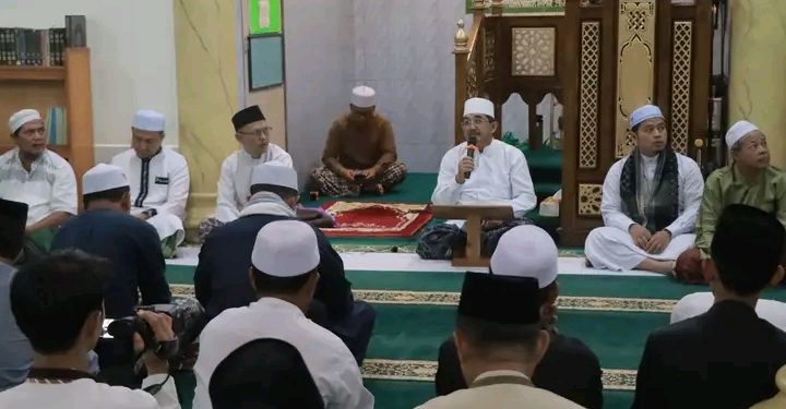 Safari Subuh di Masjid An Nasiir, Bupati UAS Sampaikan Pesan Moral dan Berikan Bantuan Pembangunan