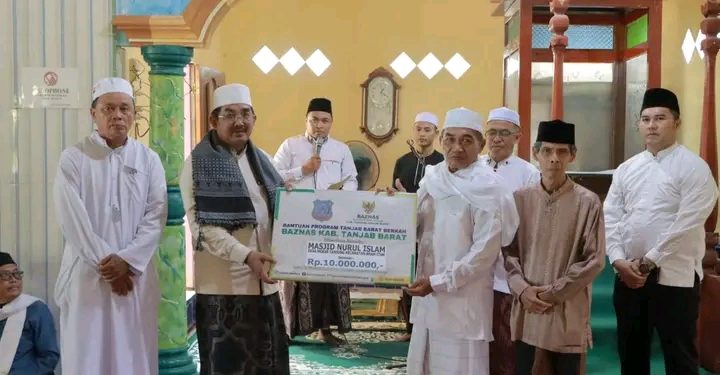 Bupati Tanjab Barat Dorong Peningkatan Ekonomi dan Kesejahteraan Warga melalui Safari Jumat