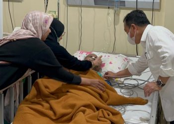 Besuk Inisiator PAN Jambi A Syar’i A Roni, Al Haris Doakan Kesembuhan