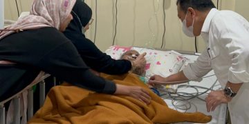 Besuk Inisiator PAN Jambi A Syar’i A Roni, Al Haris Doakan Kesembuhan