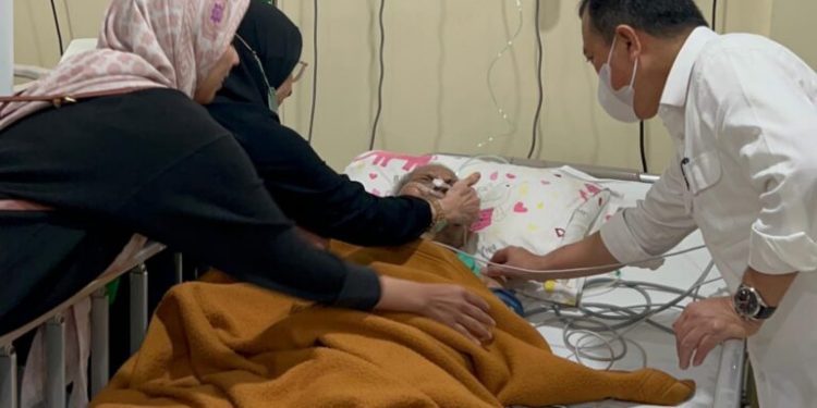 Besuk Inisiator PAN Jambi A Syar’i A Roni, Al Haris Doakan Kesembuhan