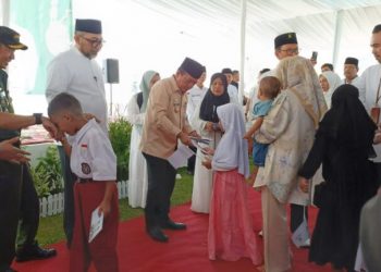 Peringati 10 Muharram, Gubernur Al Haris Berbagi Kebahagiaan Bersama Ribuan Anak Yatim