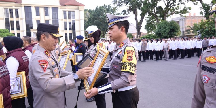Polres Kerinci Raih Penghargaan dan Plakat Dari Kapolda Jambi