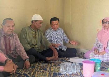 Kunjungi Kediaman Asniati Pensiunan Guru TK, Gubernur Al Haris: Saya Jamin Ini Semua Clear