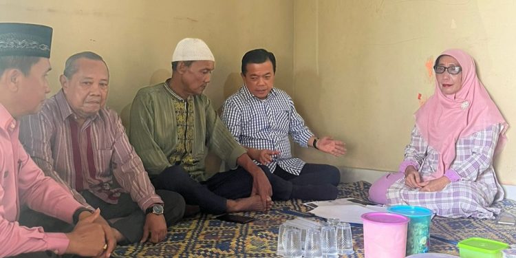 Kunjungi Kediaman Asniati Pensiunan Guru TK, Gubernur Al Haris: Saya Jamin Ini Semua Clear