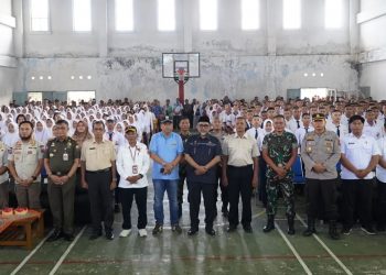 Sekda Sudirman Harap Anak Didik SMAN Titian Teras Unggul dan Berkualitas