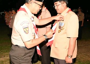 Bupati UAS Terima Lencana Karya Bakti Pramuka pada Hari Pramuka ke-63