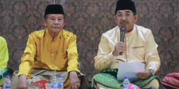 Bupati UAS Hadiri Pemberian Gelar Adat Tando Gedang untuk Pengurus LAM Tanjab Barat