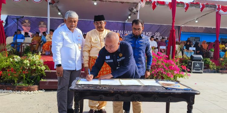 Di Hari Jadi Tanjab Barat ke-59, SKK Migas – PetroChina Serahkan Bantuan Pembangunan Inprastruktur dan Beasiswa Pendidikan