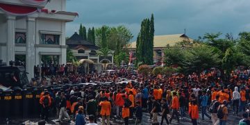 Tolak revisi UU Pilkada, Aliansi mahasiswa Jambi Geruduk Kantor DPRD Provinsi Jambi
