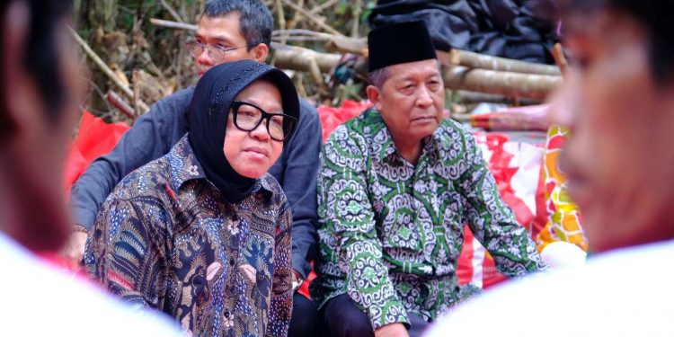 Wagub Abdullah Sani Dampingi Mensos RI Temui SAD dan Salurkan Bantuan