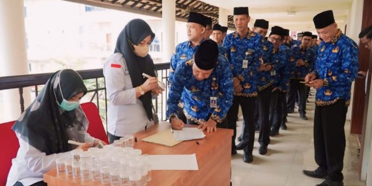 Pejabat Pemprov Jalani Test Urine, Al Haris : Pejabat Harus Bersih