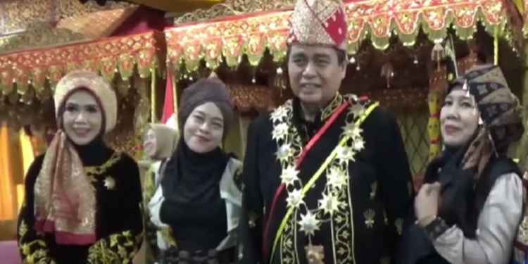 Hari Adat Melayu Jambi 2024, Gubernur Al Haris Dampingi Ketua LAM Kukuhkan Danrem dan 6 Tokoh Jambi