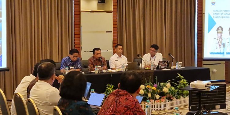 Gubernur Al Haris Dorong Pembangunan Jembatan Sungai Rambut Tanjab Timur