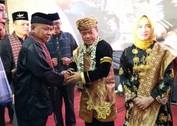 Al Haris Dianugerahi Gelar Adat Sutan Rajo Alam Nan Kuniang Oleh LKAAM Pariaman