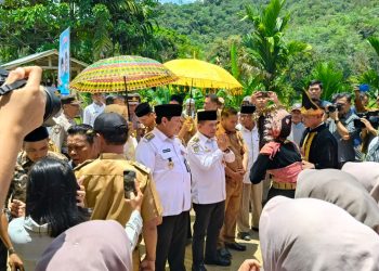 Jalan Batang Asai Mulus di Kepimpinan Gubernur Al Haris, Warga Batang Asai Gelar Syukuran