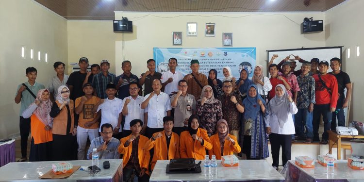 PetroChina Bersama Unja Gelar Penyuluhan dan Pelatihan Usaha Peternakan Kambing di Desa Terjun Gajah