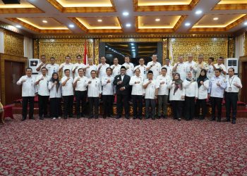 Pimpin Rapat Perdana, Pjs Gubernur Sudirman Pastikan Pembangunan dan Pelayanan Masyarakat Tetap Berjalan