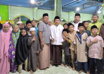 Safari Subuh di Masjid Baitusalam Kungkai, Gubernur Al Haris Santuni Anak Yatim dan Dhuafa