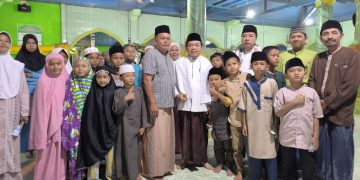 Safari Subuh di Masjid Baitusalam Kungkai, Gubernur Al Haris Santuni Anak Yatim dan Dhuafa