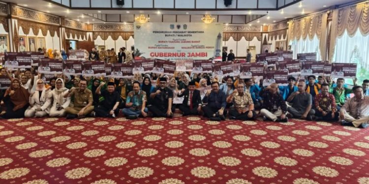 376 Beasiswa Jambi Terima Bantuan Beasiswa Dumisake dari Gubernur Al Haris