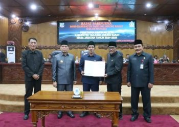 Pjs Bupati Hadiri Rapat Paripurna DPRD Tanjab Barat