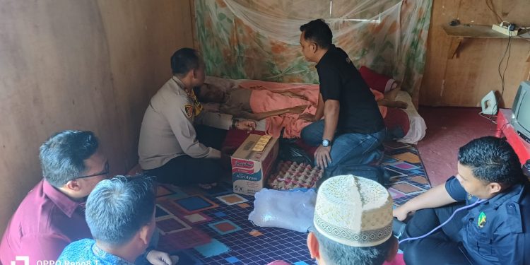 Kapolres Kerinci Berikan Bantuan ke Warga Lempur Tengah Penderita Syaraf Terjepit