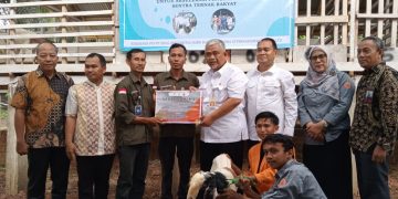 Bantu Pengembangan Usaha Masyarakat, SKK Migas – PetroChina Berikan Bantuan 30 Ekor Kambing di Desa Terjun Gajah