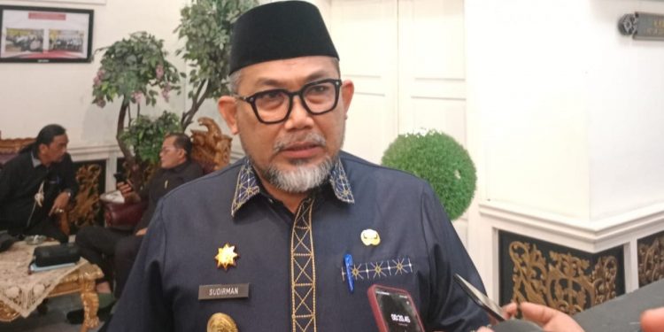 Pjs Gubernur Sudirman Apresiasi Pandangan Umun Fraksi DPRD Terhadap RAPBD 2025