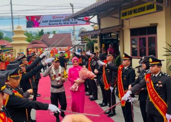 Resmi Jabat Kapolres Kerinci, Kedatangan AKBP Arya Tesa Brahmana Disambut Tarian dan Pedang Pora