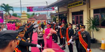 Resmi Jabat Kapolres Kerinci, Kedatangan AKBP Arya Tesa Brahmana Disambut Tarian dan Pedang Pora