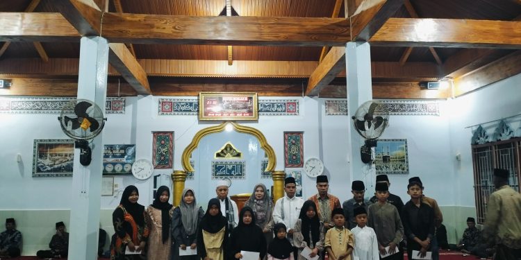Tepati Janjinya, Kades Jon Afrizal Berikan Santunan Anak Yatim-piatu dari Gajinya