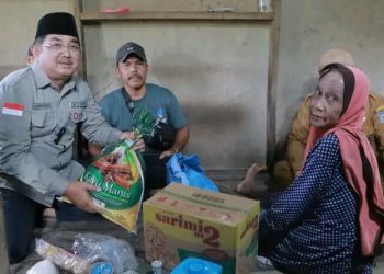 Bupati Anwar Sadat Ulurkan Bantuan untuk Nenek Partiyah yang Derita Penyakit Kulit